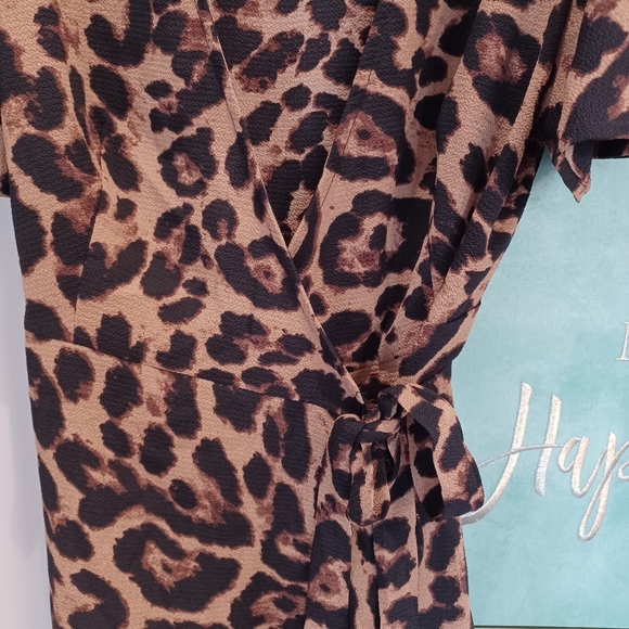 Cheetah Wrap dress - Picture 8 of 9